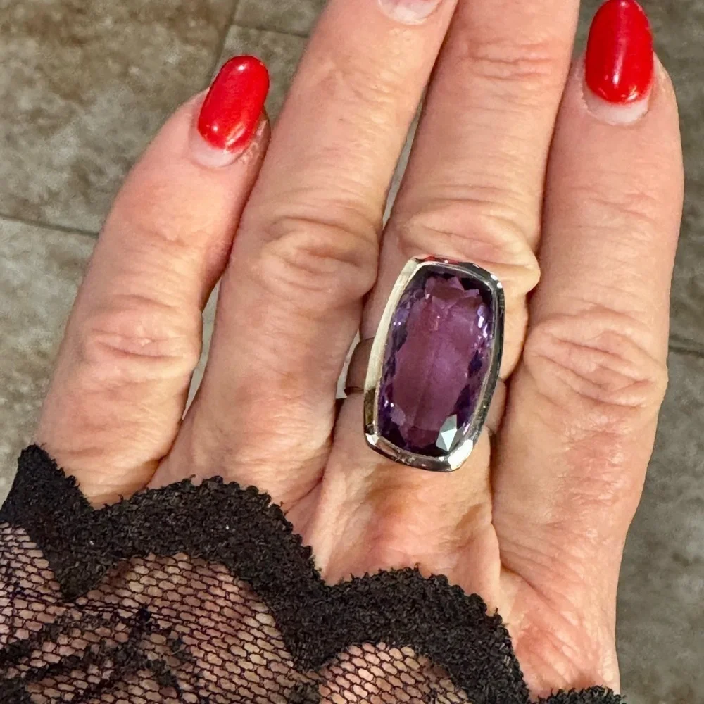 Elegant large Amethyst Purple‎ and sterling Silver Ring